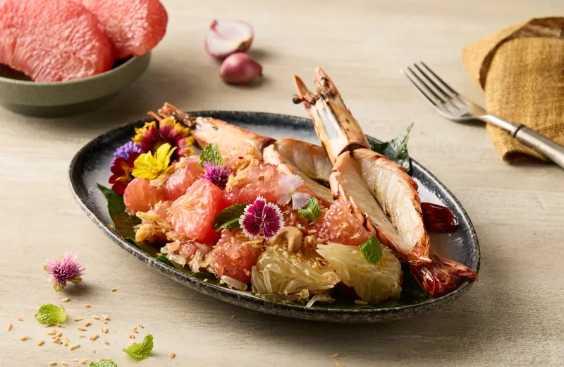 สลัดส้มโอใส่กุ้งลายเสือ