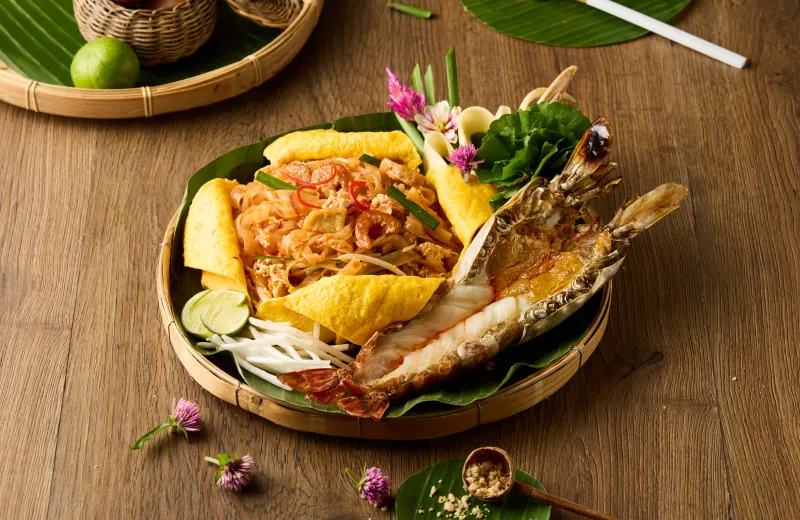 ผัดไทยกุ้งแม่น้ำ