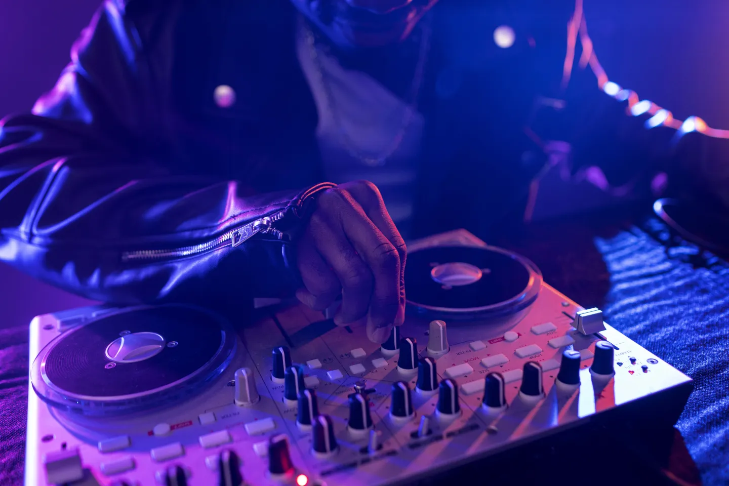 TGIF คืนแห่งยุค 80 และ 90