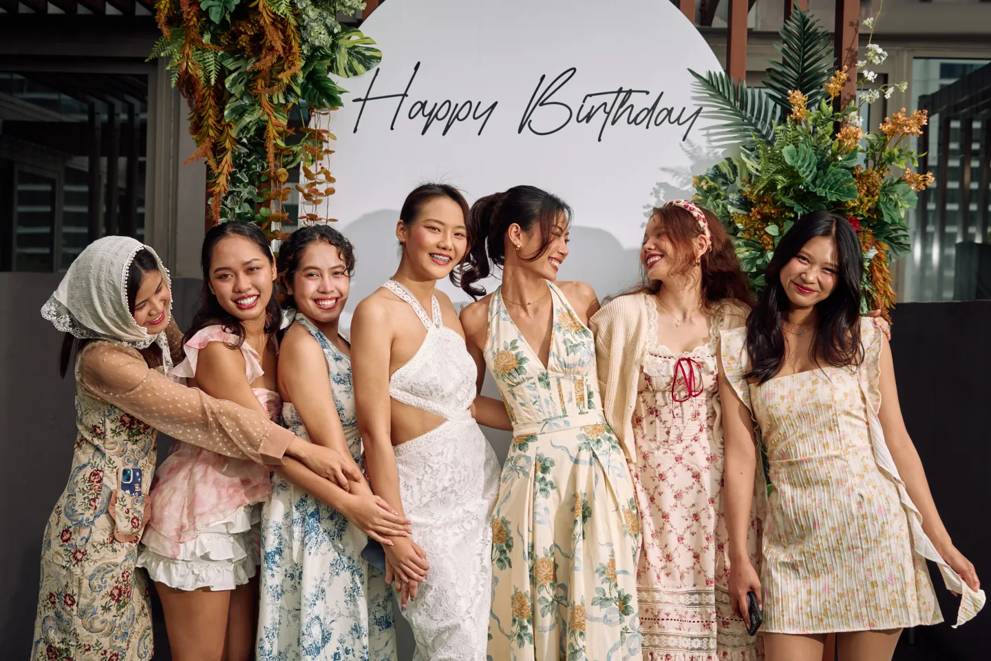 ฉากหลัง