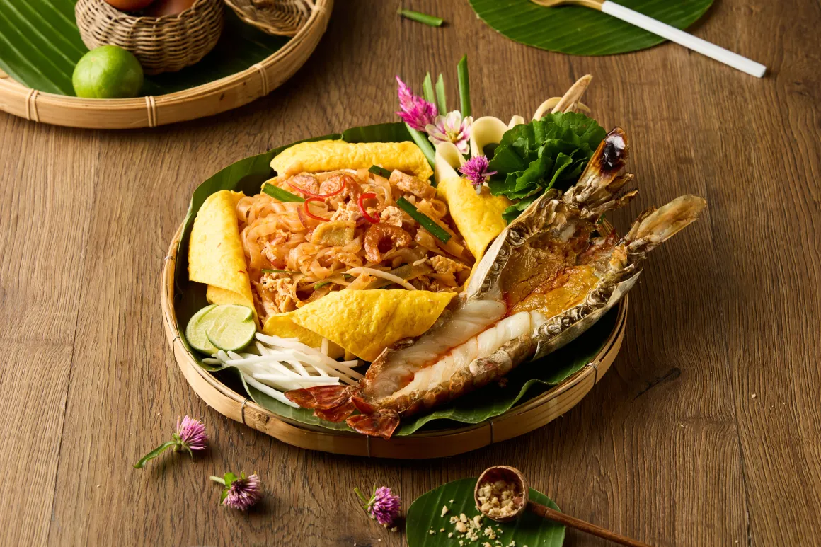 ผัดไทยกุ้งแม่น้ำ