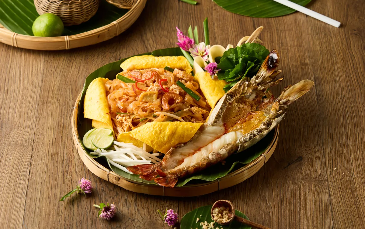 ผัดไทยกุ้งแม่น้ำ